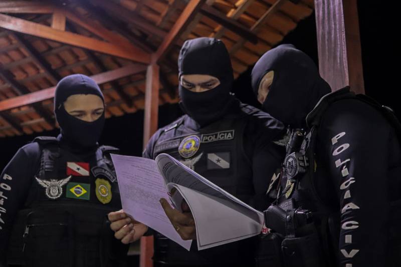 Núcleo de Inteligência da Polícia Civil cumpre 25 mandados por crimes de latrocínio e tráfico